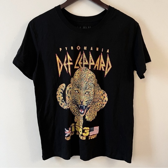 Def Leppard Pyromania by Goodie Two Sleeves 1983 United States Tour Tee Large - Picture 1 of 5